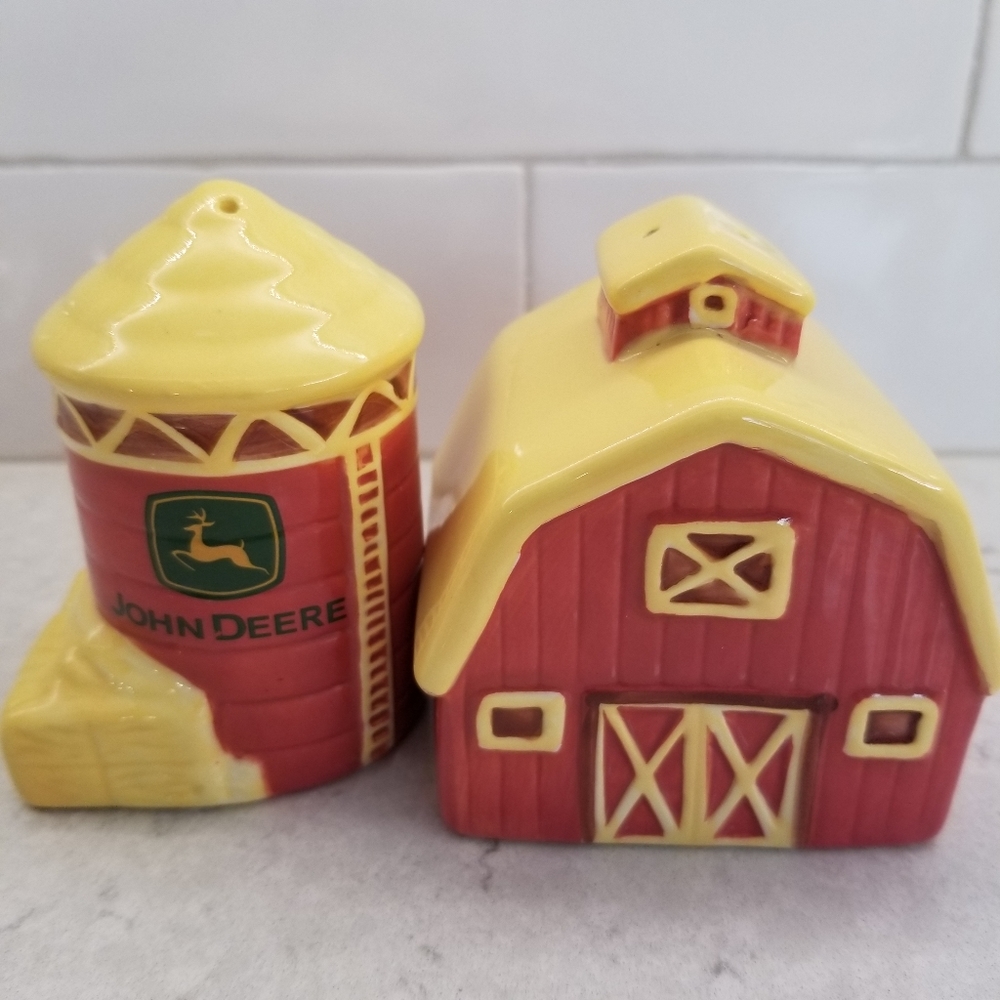 John Deere Salt and Pepper Shaker - Picture 11 of 11